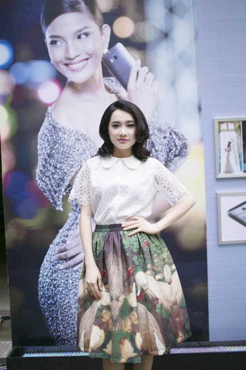 Nhã Phương xinh đẹp sau 1 tháng đóng phim ở Hàn Quốc - ảnh 7